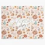 motif de citrouilles et feuilles d'automne sur fond rose avec texte Autumn Vibes